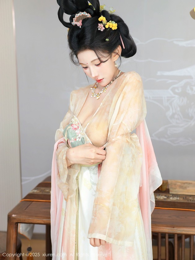 [Xiuren秀人网]2025.08.13 NO.10645 梨霜儿[82+1P／907MB]